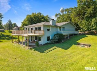 516 Crestview Dr, Sherrard, IL 61281