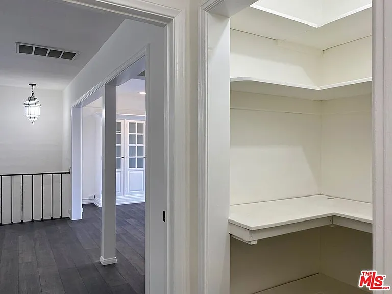 619 S La Brea Ave #2 — Photo 17