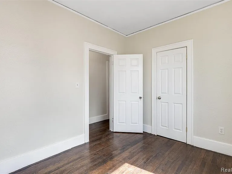 3217 Elmhurst St — Photo 11