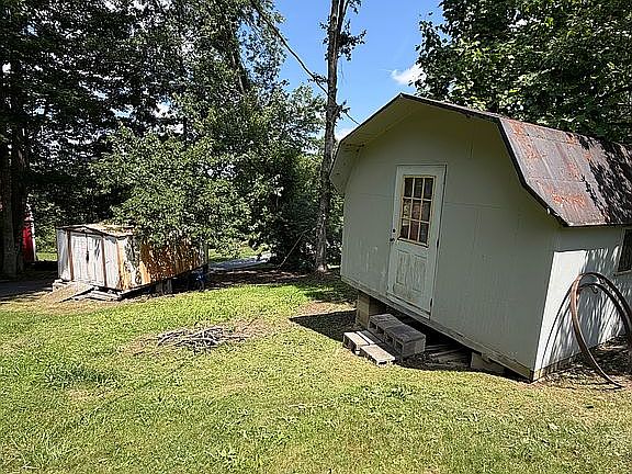 4th image of 229 Bradshaw Hill Rd