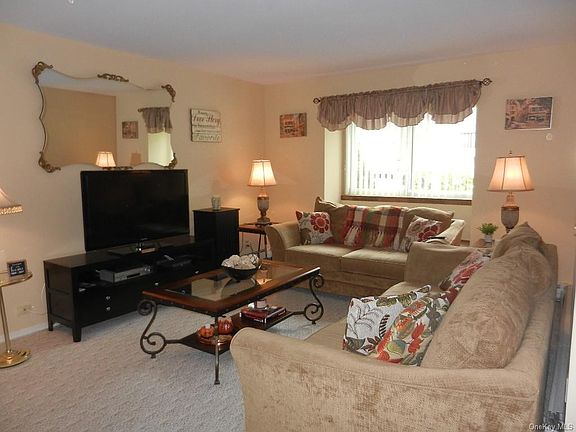 3rd image of 48 Woodland Trl