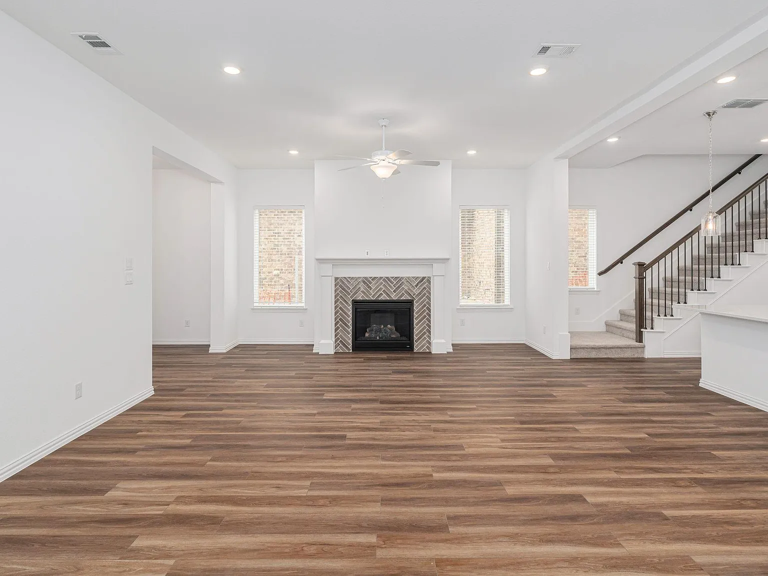 4 bed, 3313 sqft, $3,400 — Photo 3