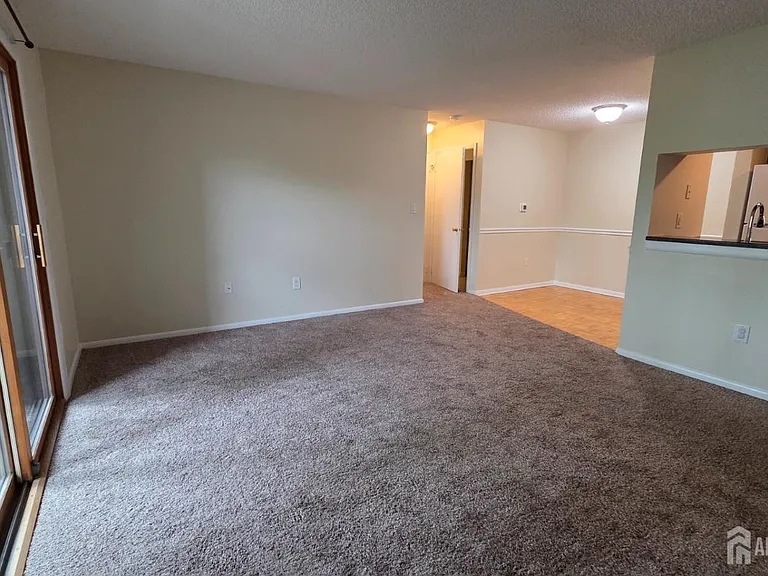 1514 Ravens Crest Dr — Photo 2