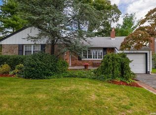 2512 Eileen Rd, Oceanside, NY 11572