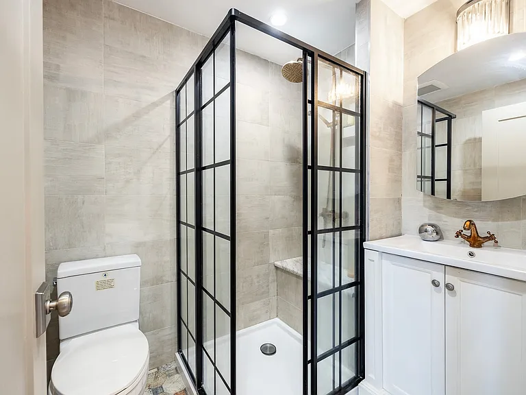 22-14 43rd St #TOPFLOOR — Photo 9