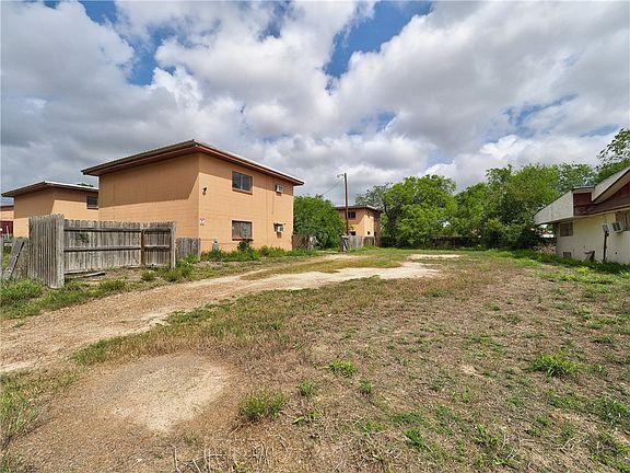 4th image of 628 W Mesquite Ave