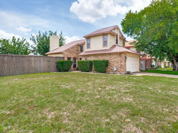 3828 Clover Hill Ln, Carrollton, TX 75007