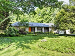 102 Travois Rd, Indian Hills, KY 40207