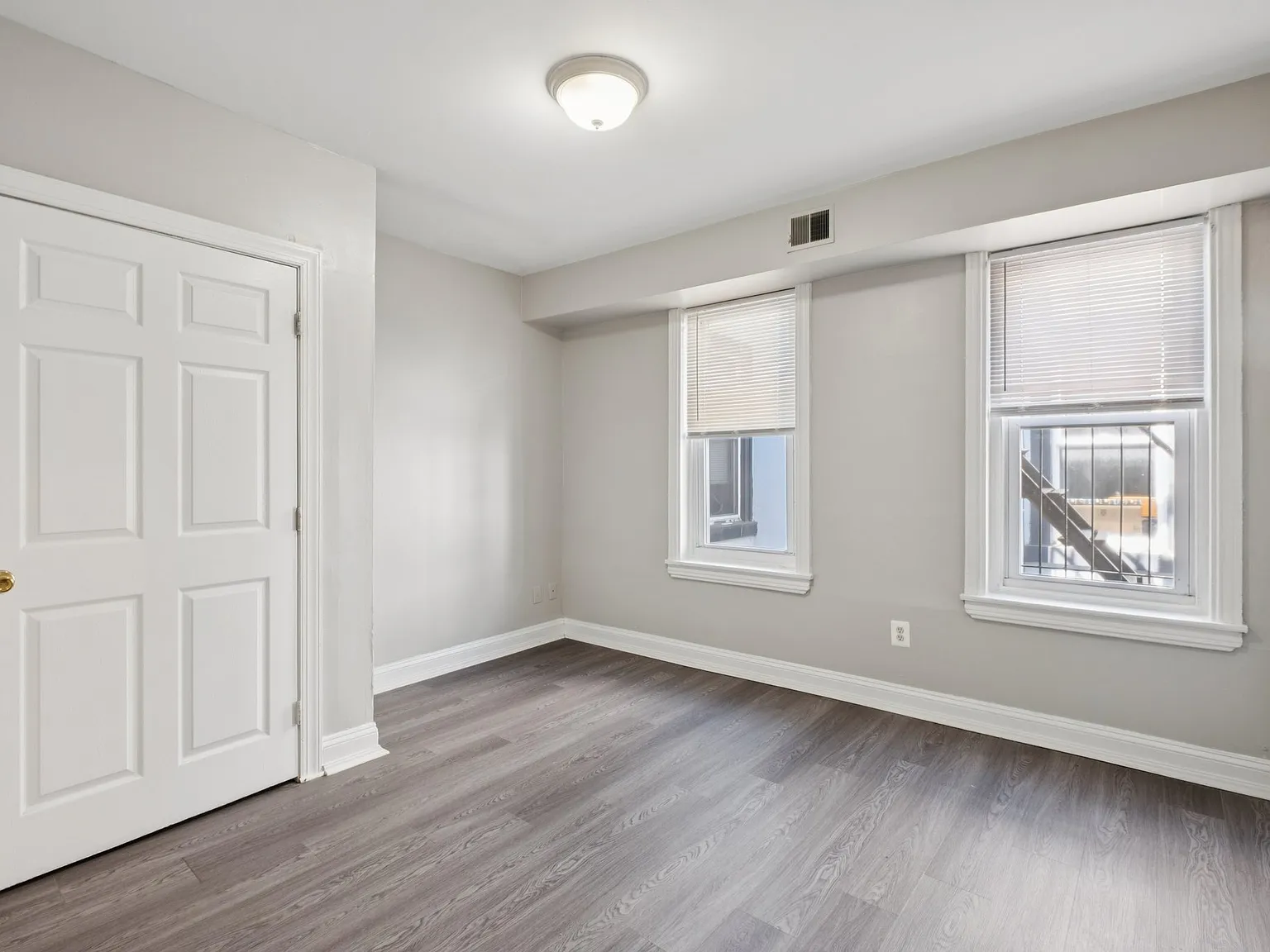 2 bed, 1100 sqft, $1,650 — Photo 2