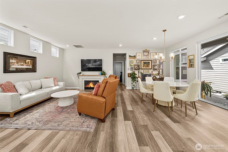 5th image of 17503 154th Street E