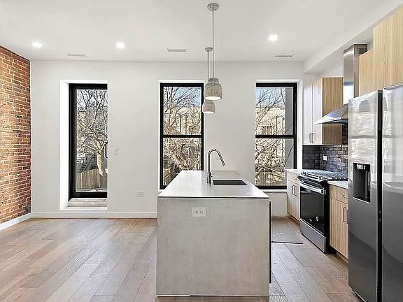 5th image of 181 Kosciuszko St #A