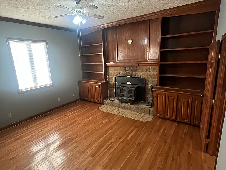 311 W Jefferson St — Photo 6