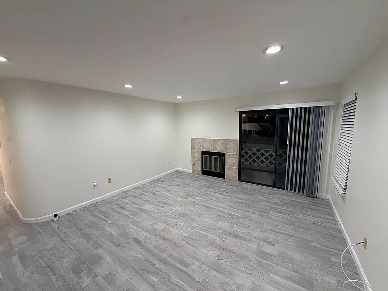 9424 Twin Trails Dr #103 — Photo 34