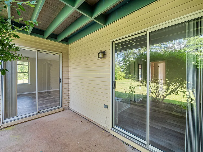 126 Allem Ln — Photo 8