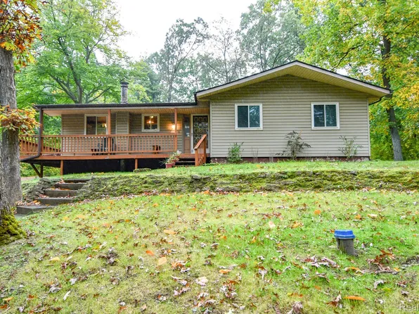 1907 Kent Rd, Ortonville, MI 48462