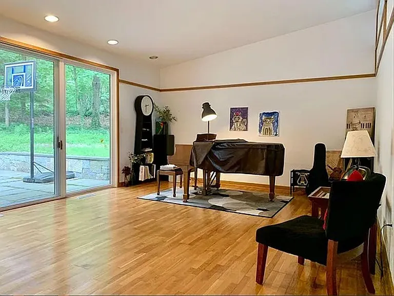 30 Peacock Farm Rd — Photo 14