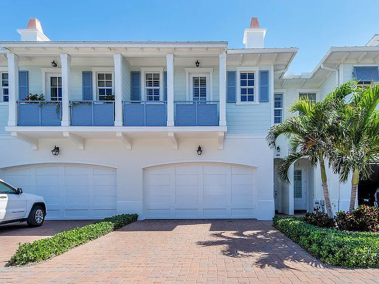 106 Ocean Breeze Dr — Photo 1