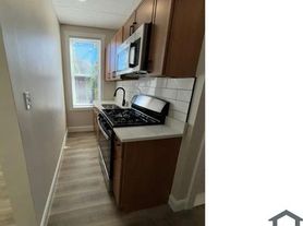 881 Main Ave