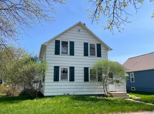 402 E 9th St, Morris, MN 56267