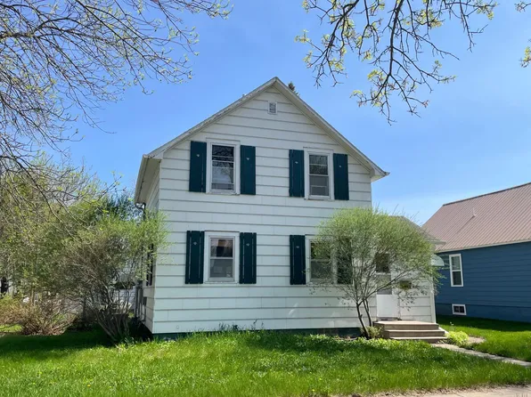 402 E 9th St, Morris, MN 56267