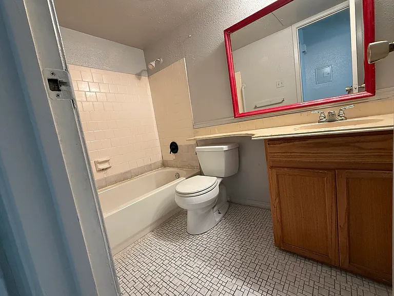 3900 Woodchase Dr #109 — Photo 6