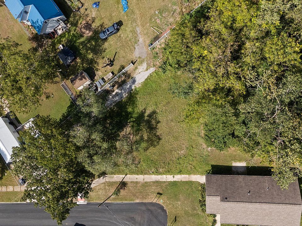 1st image of 120 Custer Ave