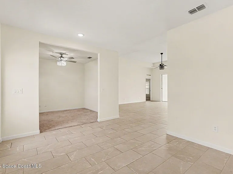 374 Evergreen St NE — Photo 5