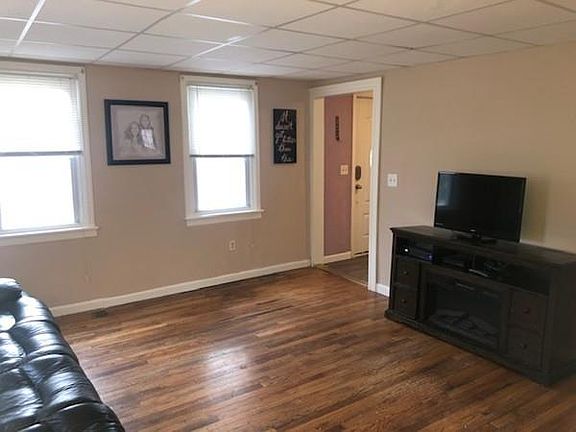 4th image of 425 South St