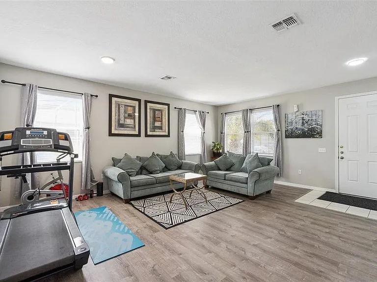 1002 Belvoir Dr — Photo 5