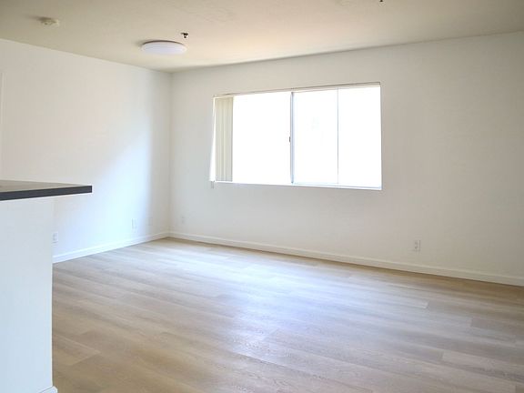 4th image of 420 S Harvard Blvd #302
