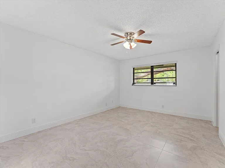 1821 NE 40th Ct #305 — Photo 13