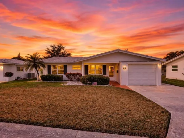 9208 142nd St, Seminole, FL 33776