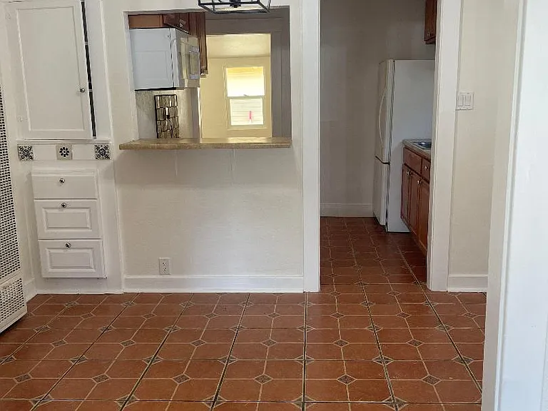 828 Sartori Ave — Photo 4