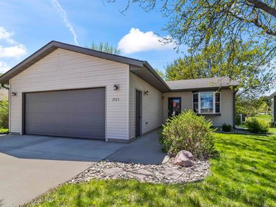 2923 Lakeview Dr, Yankton, SD, 57078