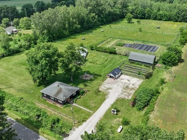 9962 Holden Rd, Baroda, MI 49101