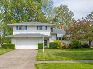 5705 Beacon Hill Dr, Seven Hills, OH