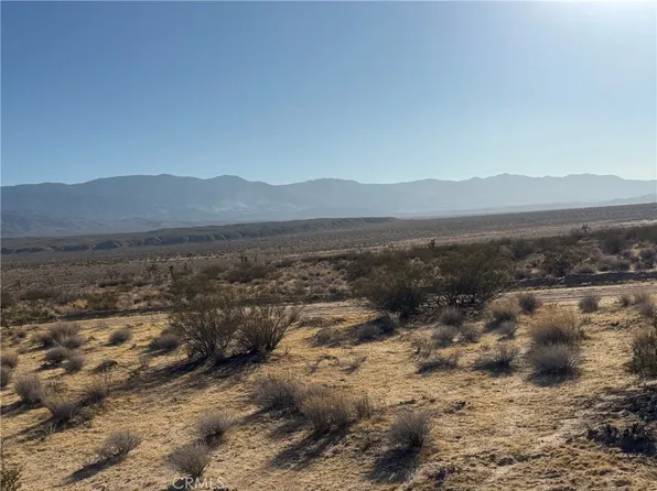 7 H Rd, Lucerne Valley, CA 93256