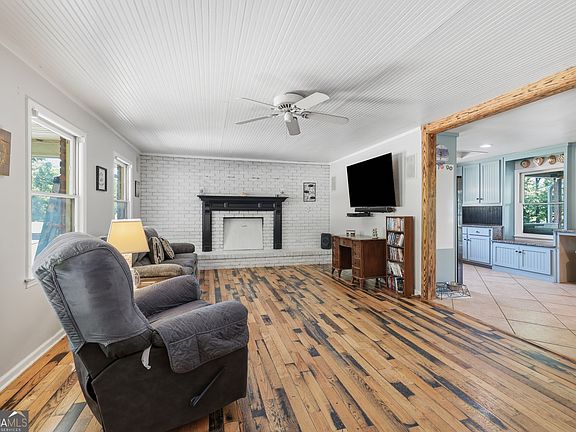 5th image of 1042 Lakeland Dr