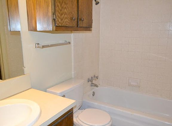 5th image of 2404 Bandera Dr APT D