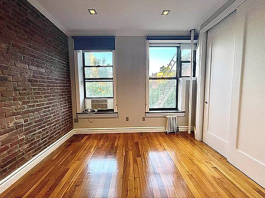 1st image of 215 Mott St #15