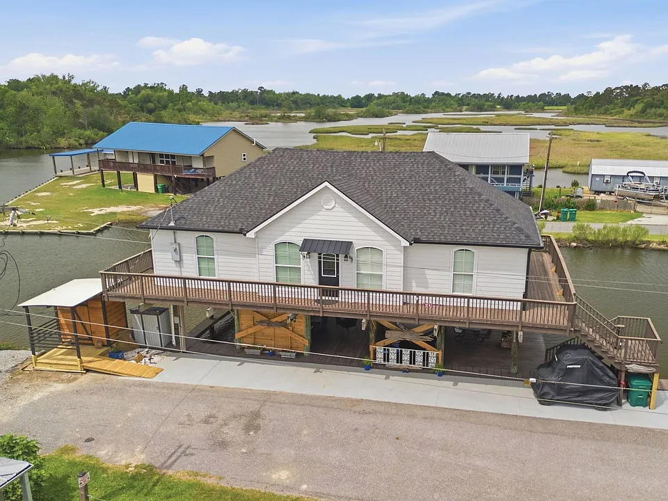 7238 Pirates Cove Ln