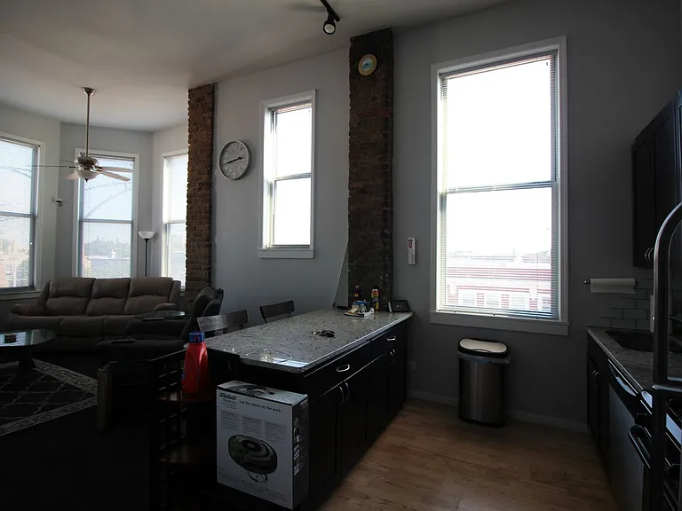 7044 N Clark St #2A — Photo 6