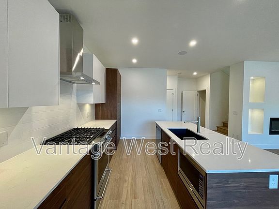 4th image of 922 Fuller Ave #2
