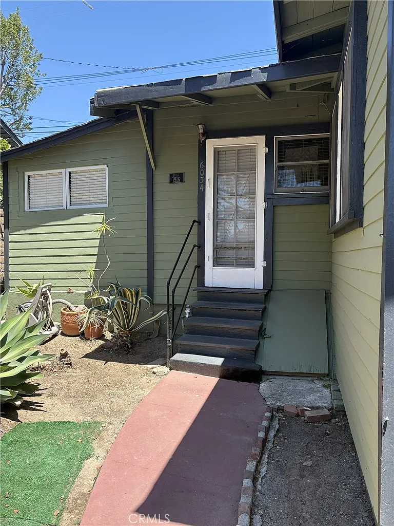 3 bed, 1375 sqft, $3,400 — Photo 1