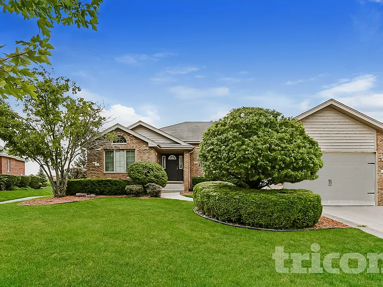 2874 Ryan Dr — Photo 1