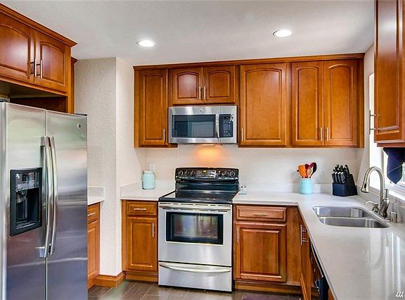 3rd image of 10515 56th Ave NE