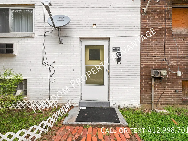 2523 Park Hill Dr — Photo 30