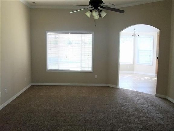 2nd image of 214 W Pheasant Ln