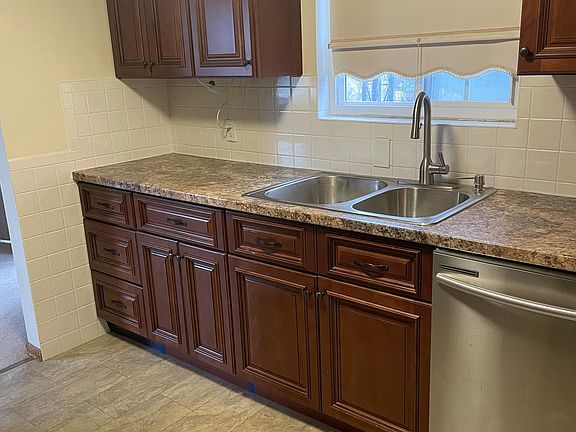 2nd image of 215 Marion Rd