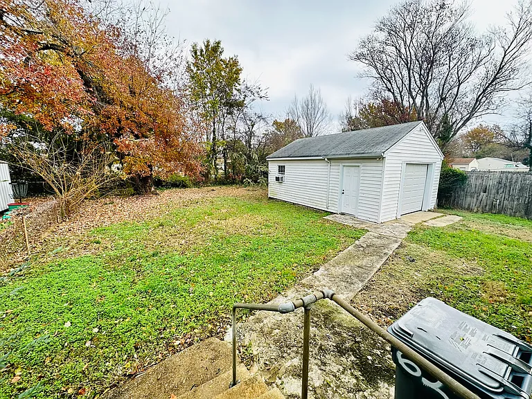 624 Chapel St — Photo 14